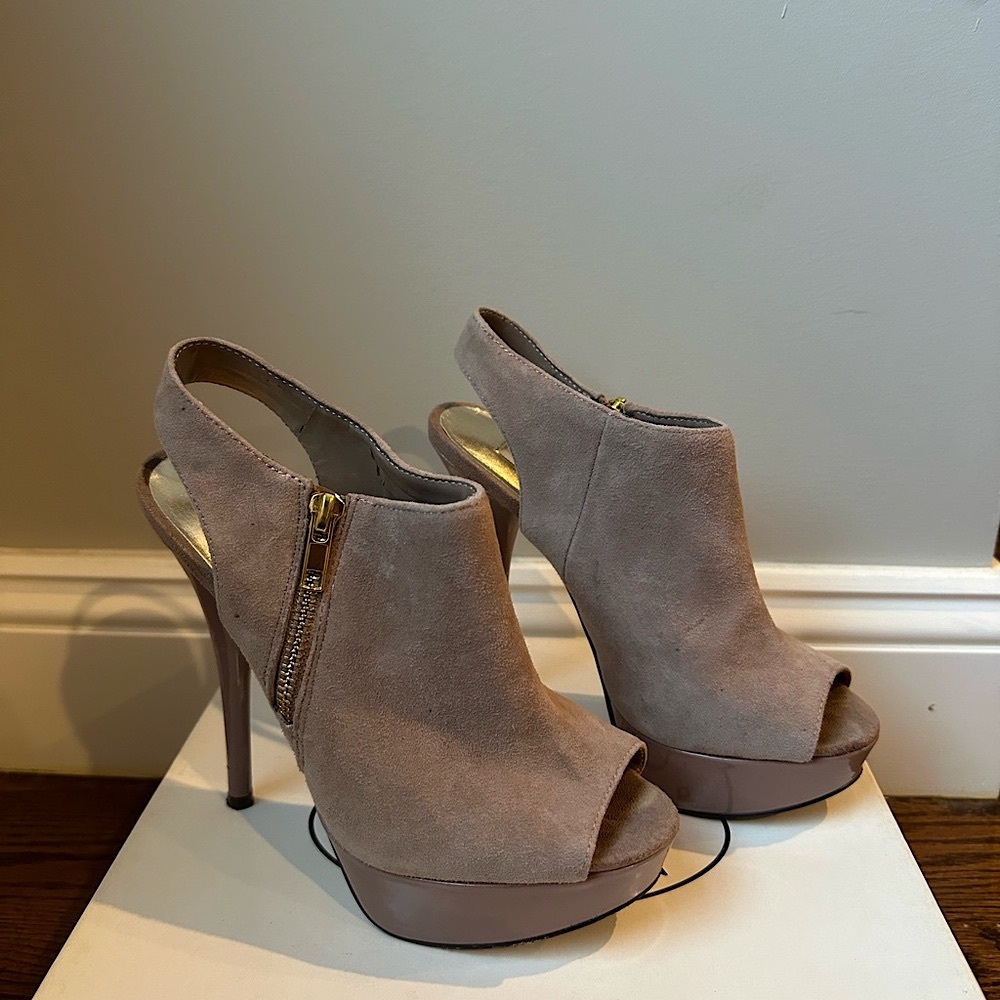 Steve Madden Platform Peep Toe Slingback Heels in Pink Taupe with Gold Zippers